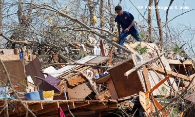 Los residentes sufren por las violentas tormentas que generaron tornados y provocaron incendios.