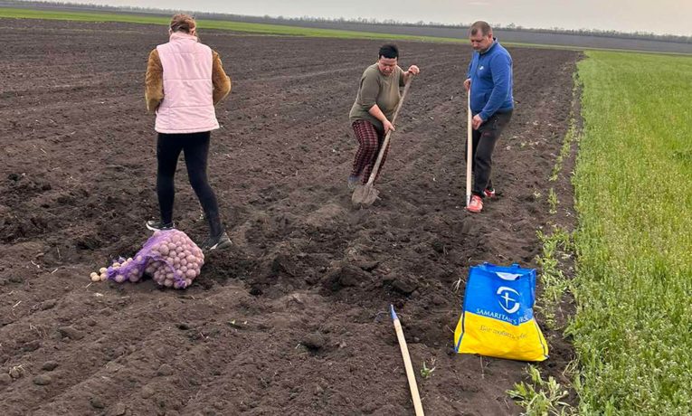 Ukrainians till gardens with tools supplied by Samaritan's Purse