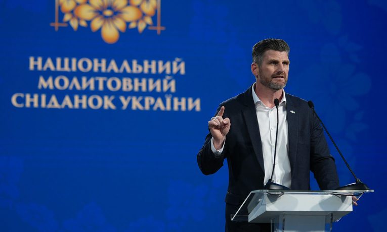 Edward Graham preaches at Ukraine's Prayer Breakfast