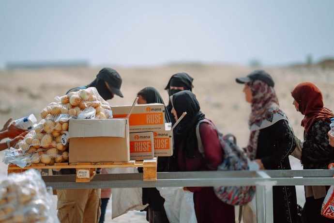 Gazans line up for food