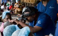 El equipo de médicos y enfermeras incluía especialistas de Estados Unidos, Canadá, Kenia, Burundi y la República Democrática del Congo.