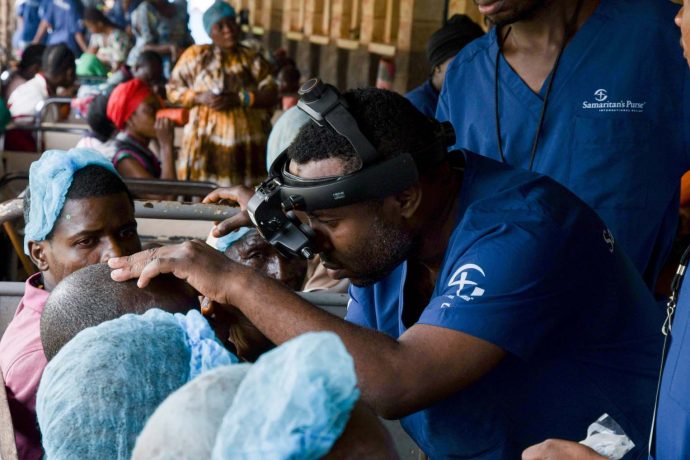 El equipo de médicos y enfermeras incluía especialistas de Estados Unidos, Canadá, Kenia, Burundi y la República Democrática del Congo.