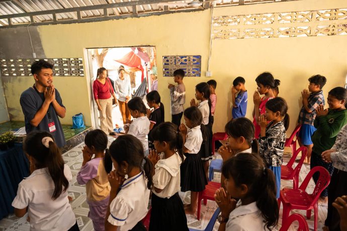 A class of The Greatest Journey prays together