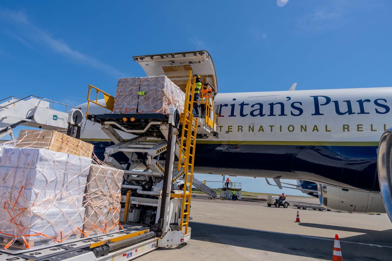 Estamos entregando más de 34 000 kilos de ayuda humanitaria en nuestros dos primeros vuelos.