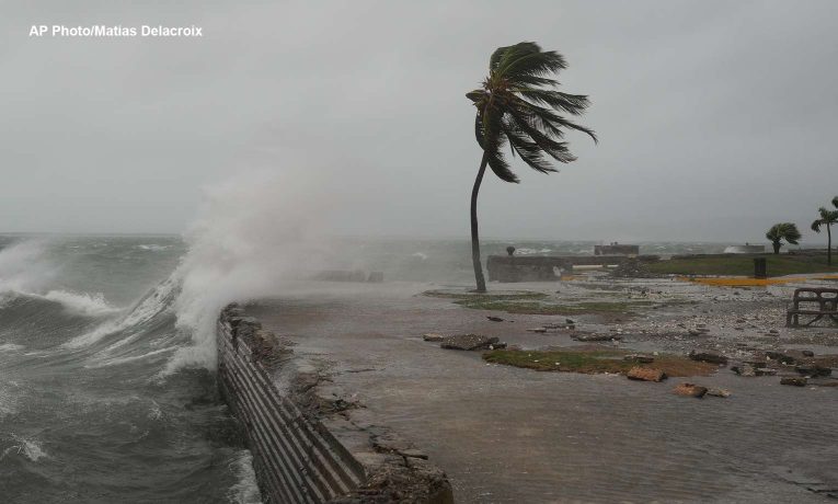 Por favor, ora por las comunidades que se encuentran en la trayectoria de esta tormenta.