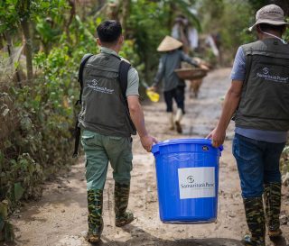 Samaritan's Purse ayuda a familias en comunidades del norte y centro de Vietnam en el nombre de Jesús, mientras la nación se tambalea por los recientes tifones.