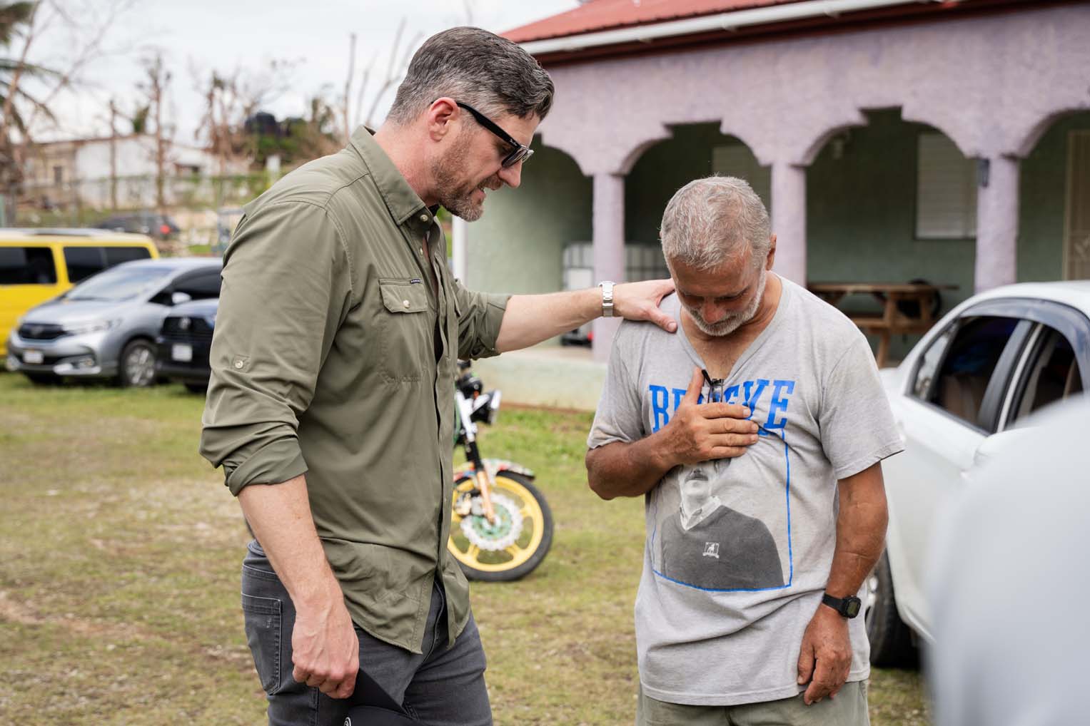Los residentes de Jamaica necesitan oraciones y ayuda continua.
