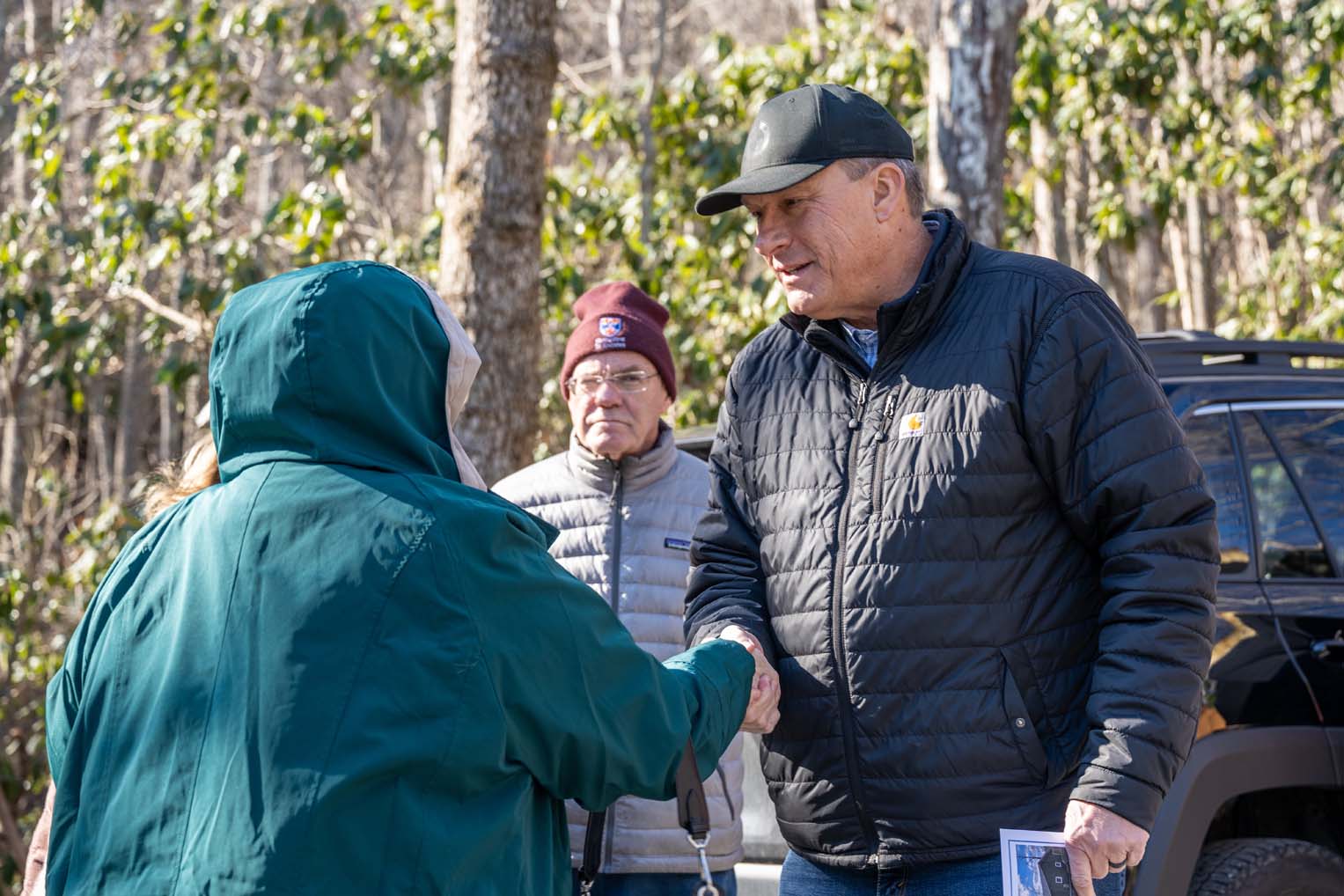 Samaritan’s Purse U.S. Rebuild Vice President Luther Harrison greets Scott and Meta as friends and volunteers gather to celebrate what God has rebuilt after loss.