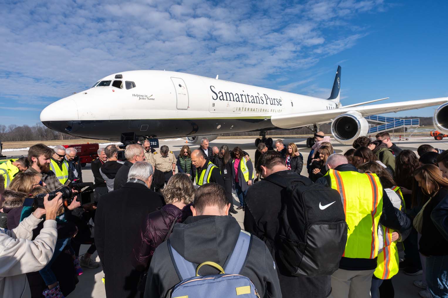 Liberty University students and leadership join Samaritan’s Purse leaders and the DC-8 flight crew in prayer, thanking God for the aircraft’s decade of life-saving missions.