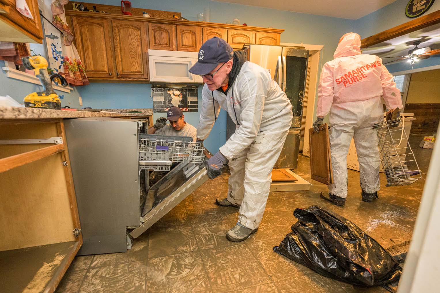 Inside flooded homes in Whatcom County, Samaritan’s Purse volunteers worked carefully and methodically to help families begin again—pulling out waterlogged appliances and debris that once filled kitchens where meals and memories were shared. In the aftermath of historic flooding, these small acts marked the first steps toward restoration.