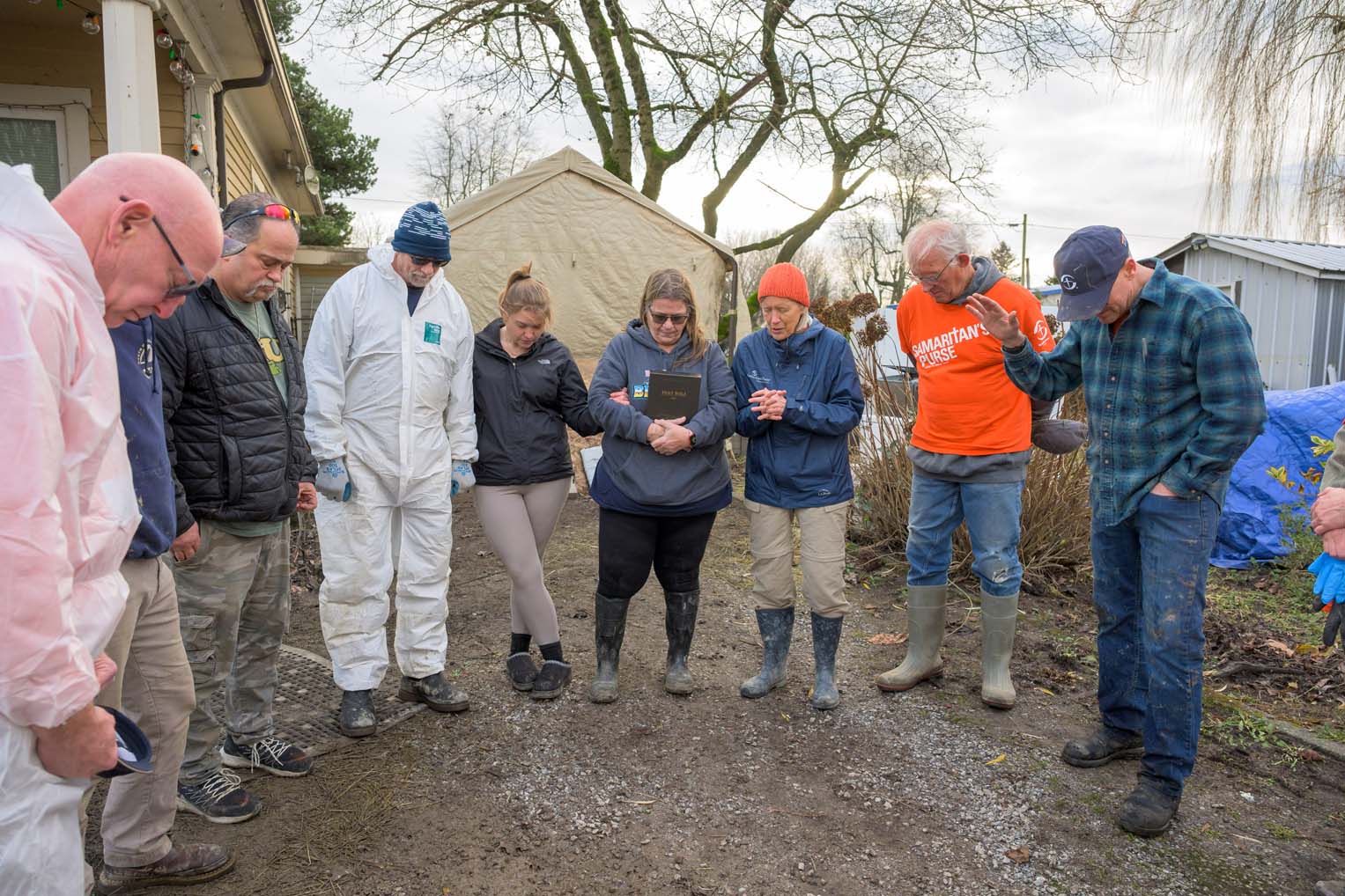 Surrounded by mud and debris left behind by floodwaters, Samaritan’s Purse volunteers paused to pray with homeowner Mary Grant—lifting her, her home, and her community before the Lord.