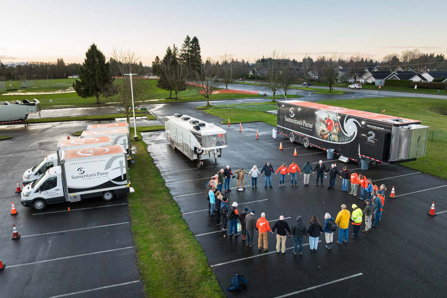 Before beginning each day’s work, Samaritan’s Purse disaster response teams gathered in prayer beside their vehicles and equipment. In communities shaken by floodwaters, they asked God to bring comfort to flooded neighborhoods.