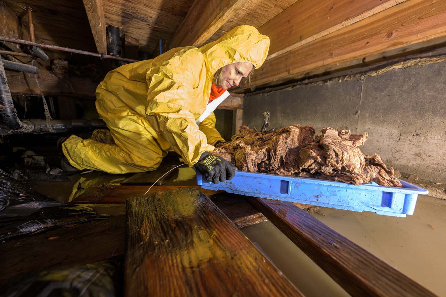 Crawling beneath flooded homes, Samaritan’s Purse volunteers removed saturated insulation and standing water that threatened long-term damage. Working in tight, cold conditions, they served in Jesus’ Name.