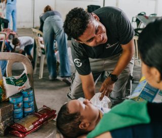 In Colombia, along the border with Venezuela, Samaritan's Purse teams share the Gospel as we provide large bags of raw food goods for families with nowhere else left to turn.