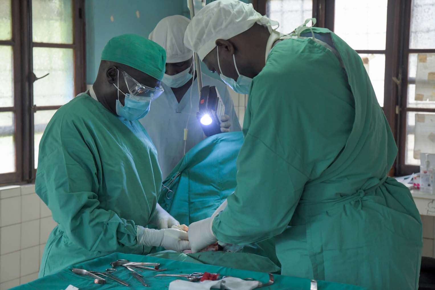 Dieudonne fue derivado a un hospital quirúrgico donde su hernia fue remediada gratuitamente.