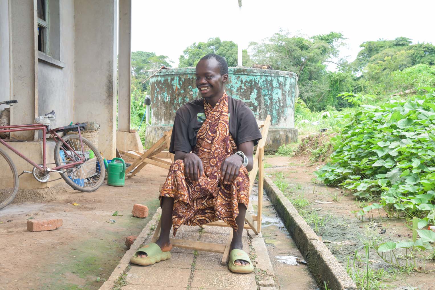 Dieudonne alaba a Dios por la atención médica que lo libró del dolor y le permitió a su cuerpo sanar después de vivir durante años con una hernia dolorosa.