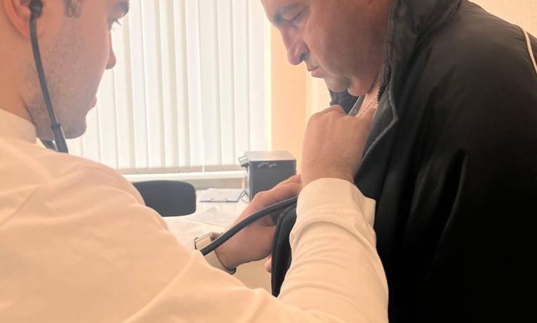 Doctor checks Ukrainian living near the frontlines