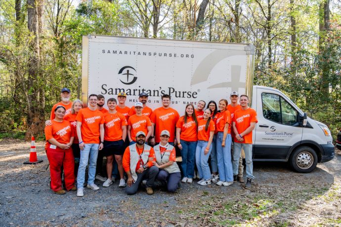 The fourteen-strong team of young students, as well as other volunteers from around the country, found great joy as they served in Jesus' Name with Samaritan's Purse. 