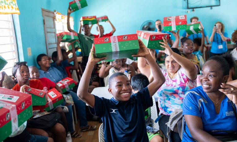 ¡Alabamos a Dios porque Él usa a Operation Christmas Child para convertir a muchos jóvenes a Él!