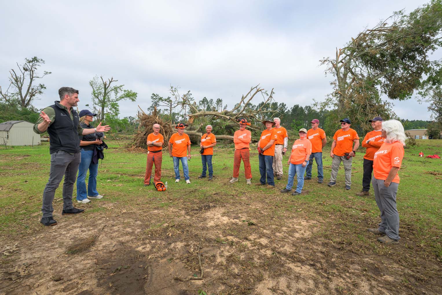 Edward Graham and his wife, Kristy, encourage and thank volunteers for serving Mississippi communities in Jesus' Name.