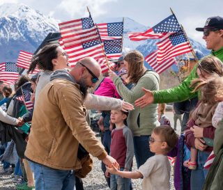 Acompáñanos en oración para que Dios sane las vidas y los matrimonios del personal militar herido y sus cónyuges este verano, en Alaska.