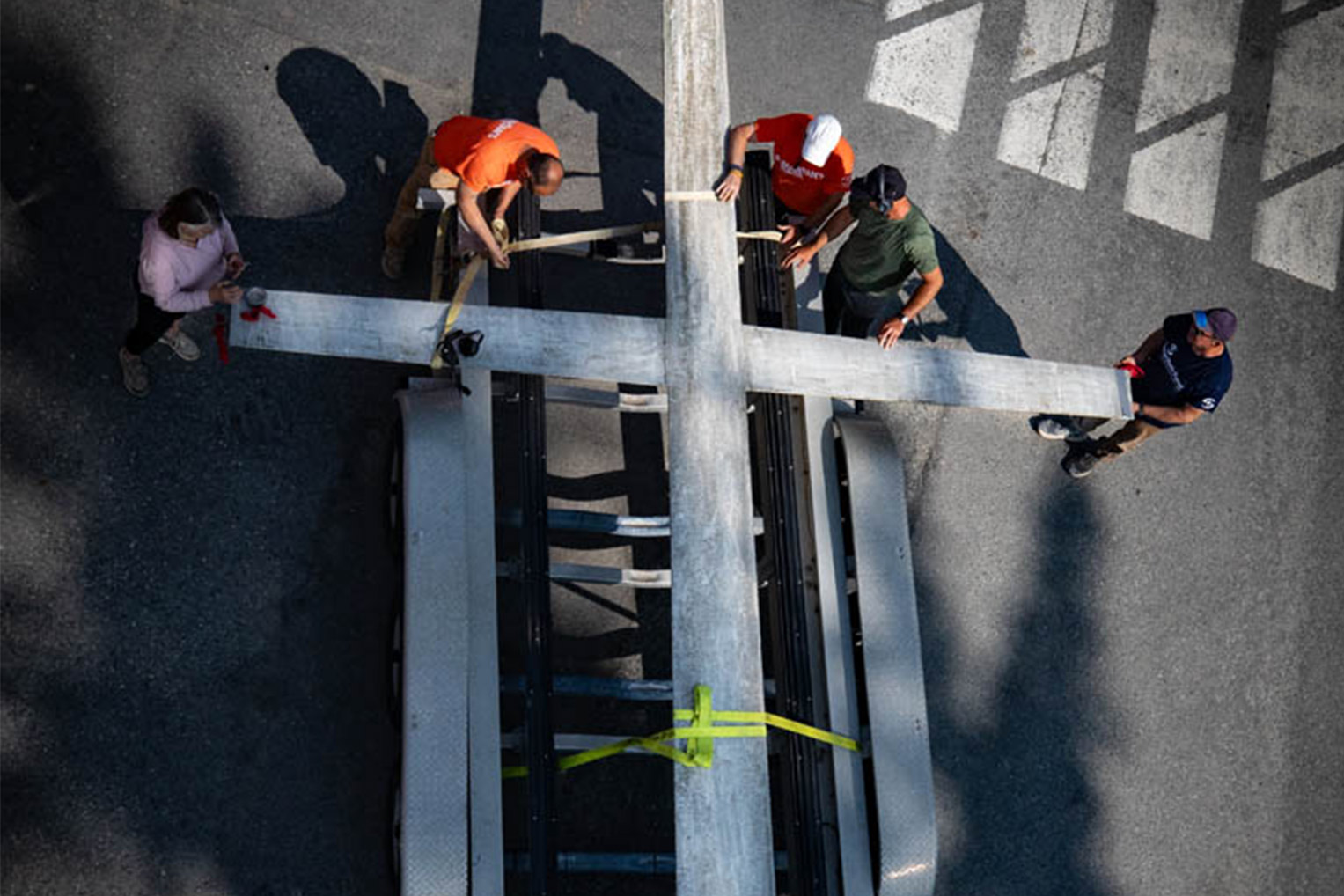 La única pieza de la iglesia que se conservó para el nuevo edificio es una cruz gigante creada por un residente de Córdova.