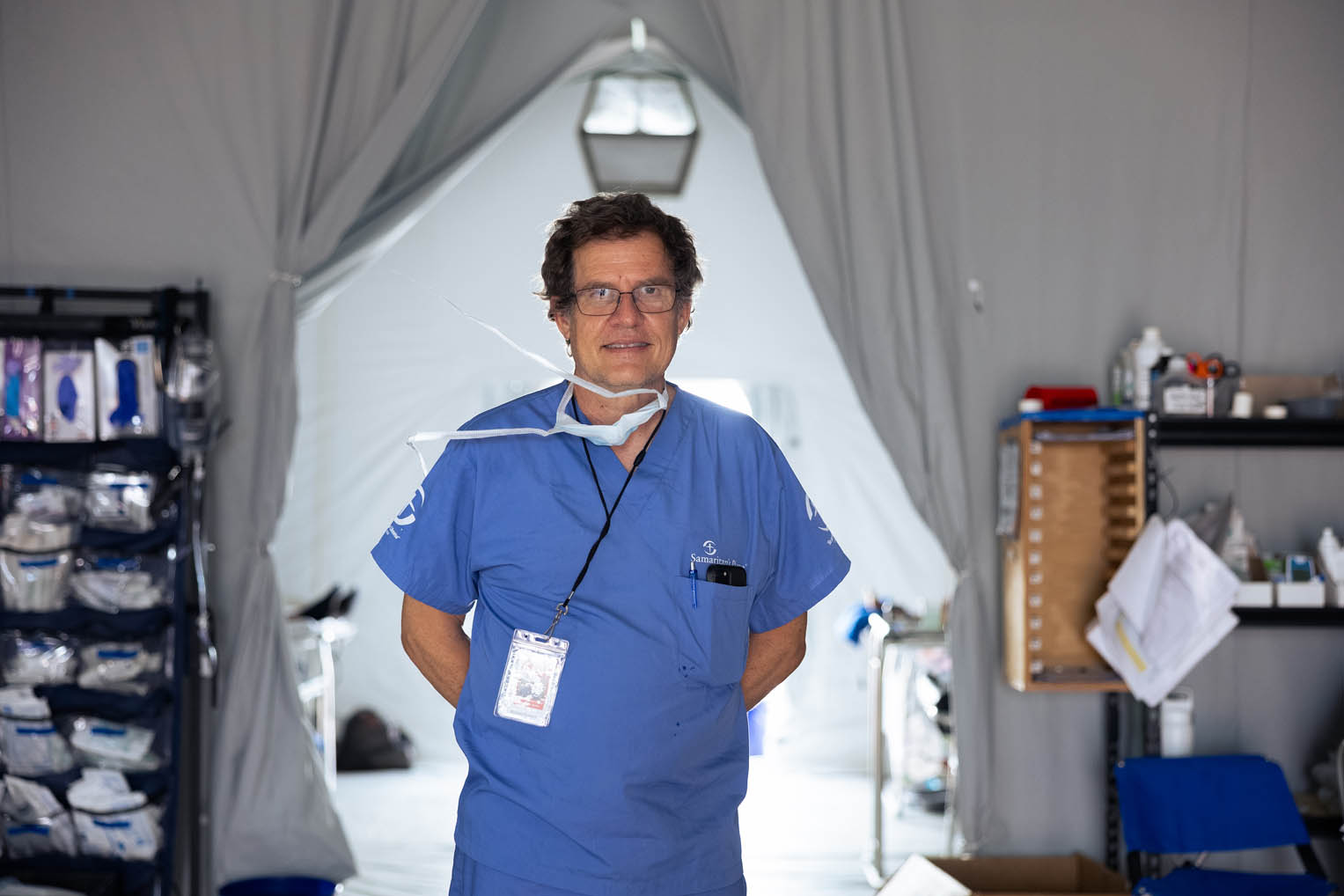 Como seguidor del Señor Jesucristo, el Dr. Cooper comprende que el llamado sagrado a los médicos es cuidar tanto el cuerpo como el alma a través de su trabajo.