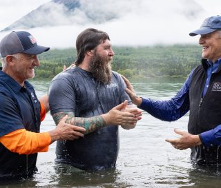 Veteranos heridos, así como personal militar en servicio activo y sus cónyuges, experimentaron el amor de Dios durante su participación en Operation Heal Our Patriots en Alaska.