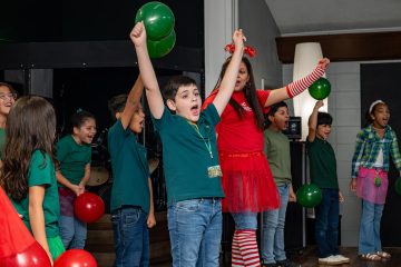 Los niños celebraron haber terminado las 12 lecciones del curso de discipulado.
