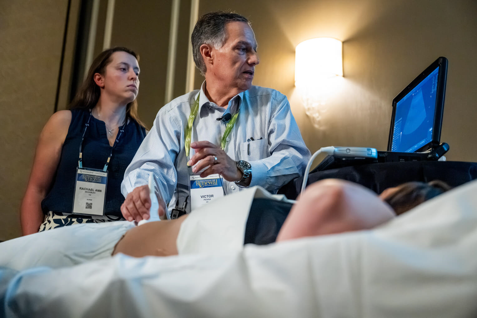2671US-B1-437 An attendee learns about medical technology used by our medical teams.