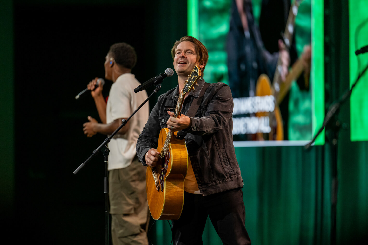2671US-C3-205 Artist Josh Haven led worship during the conference.